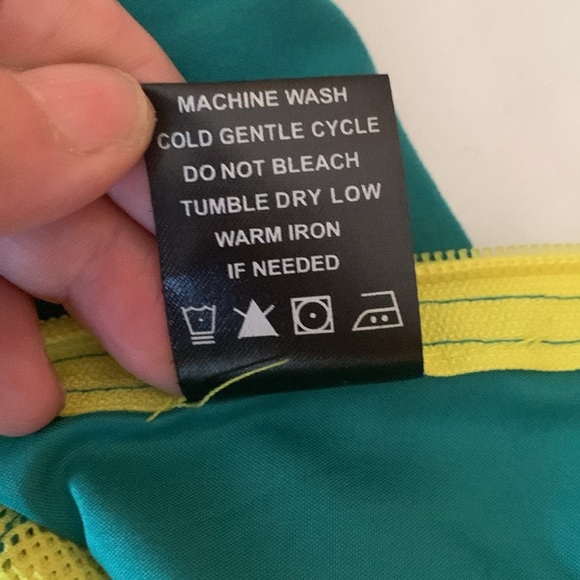 Gently Loved Brooklyn 100% Polyester Unisex Windbreaker Hoodie *No Drawstrings* - Picture 6 of 12